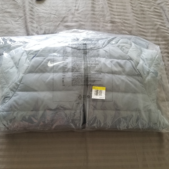 Nike Sportswear Down-Fill Windrunner Gray NWT - Picture 8 of 9